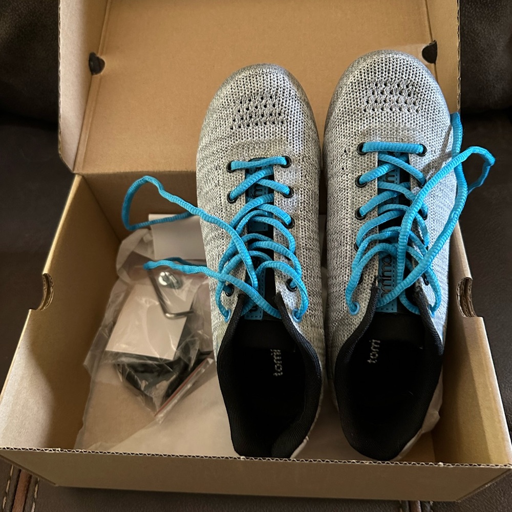 EUC - Cycling Gray Knit Sneakers compatible with Peloton.